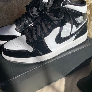 Air Jordan 1 Mid  Carbon Fiber size 12